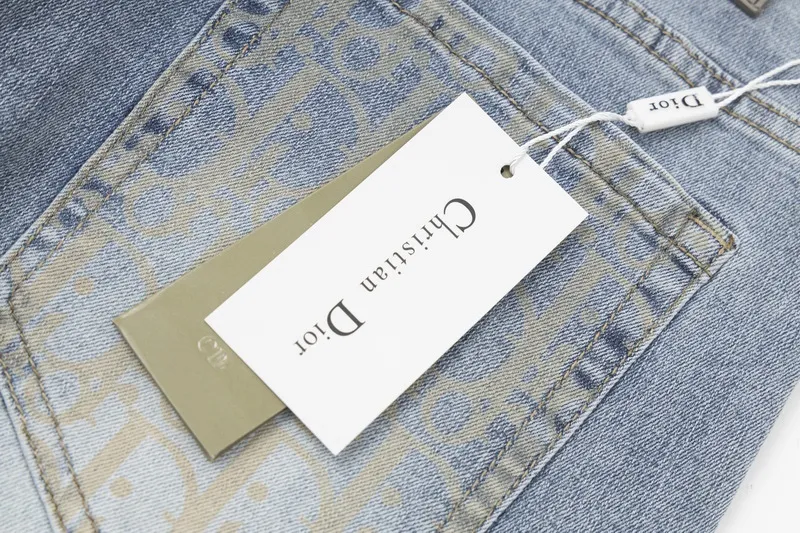 【DIOR  公式旗艦店】 ディオール  ジーパン  ご好評に付き再入荷  240831
