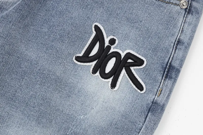 【DIOR  公式旗艦店】 ディオール  ジーパン  ご好評に付き再入荷  240831