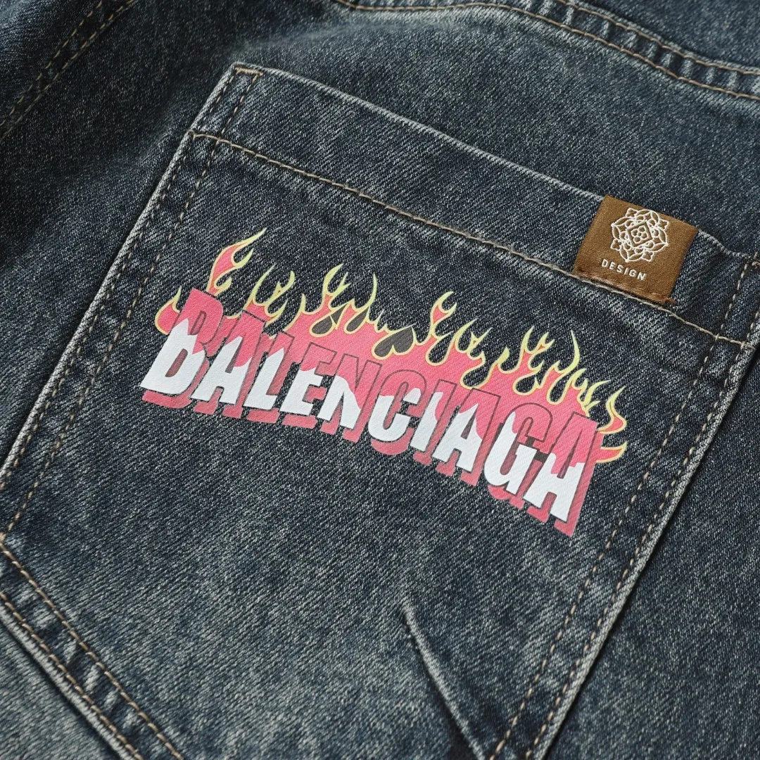 【BALENCIAGA   公式旗艦店】バレンシアガ  ジーパン  ご好評に付き再入荷！ 241219