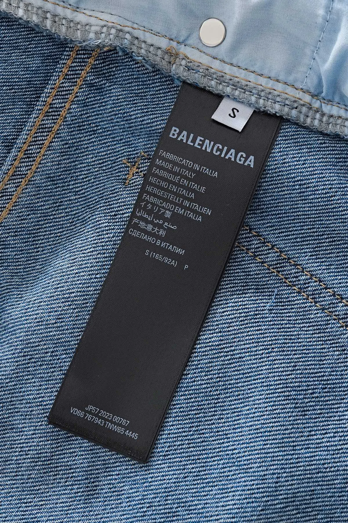 【BALENCIAGA   公式旗艦店】 バレンシアガ  ジーパン  ご好評に付き再入荷！ 241219