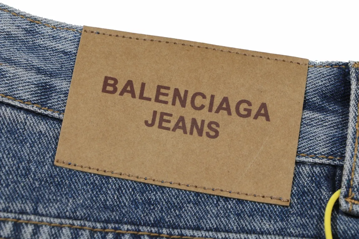 【BALENCIAGA 公式旗艦店】バレンシアガ  ジーパン  ご好評に付き再入荷  240830