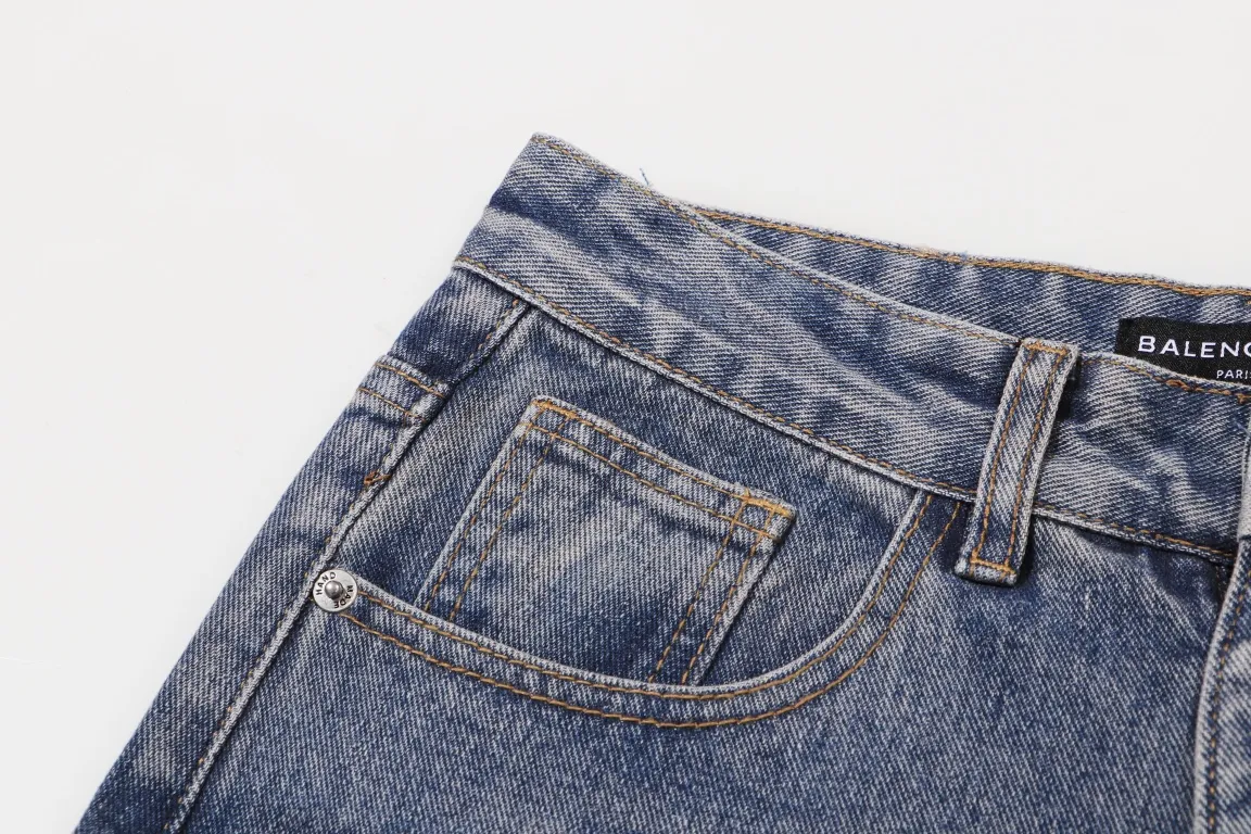 【BALENCIAGA 公式旗艦店】バレンシアガ  ジーパン  ご好評に付き再入荷  240830