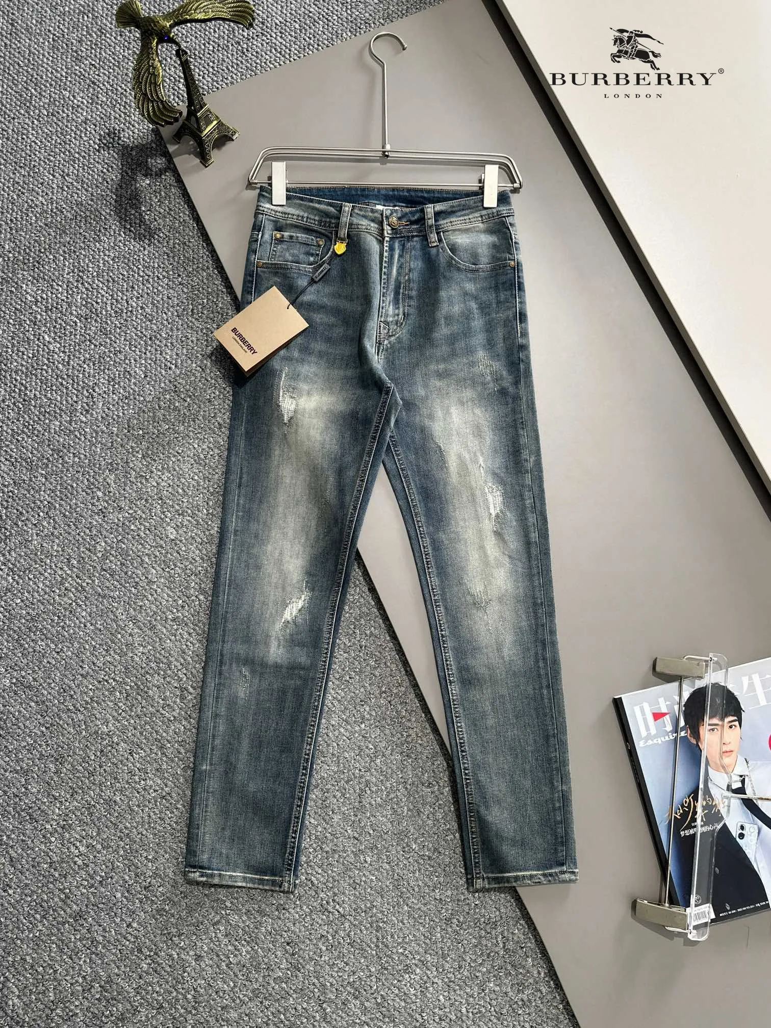 【BURBERRY   公式旗艦店】バーバリー  ジーパン  ご好評に付き再入荷！ 241220