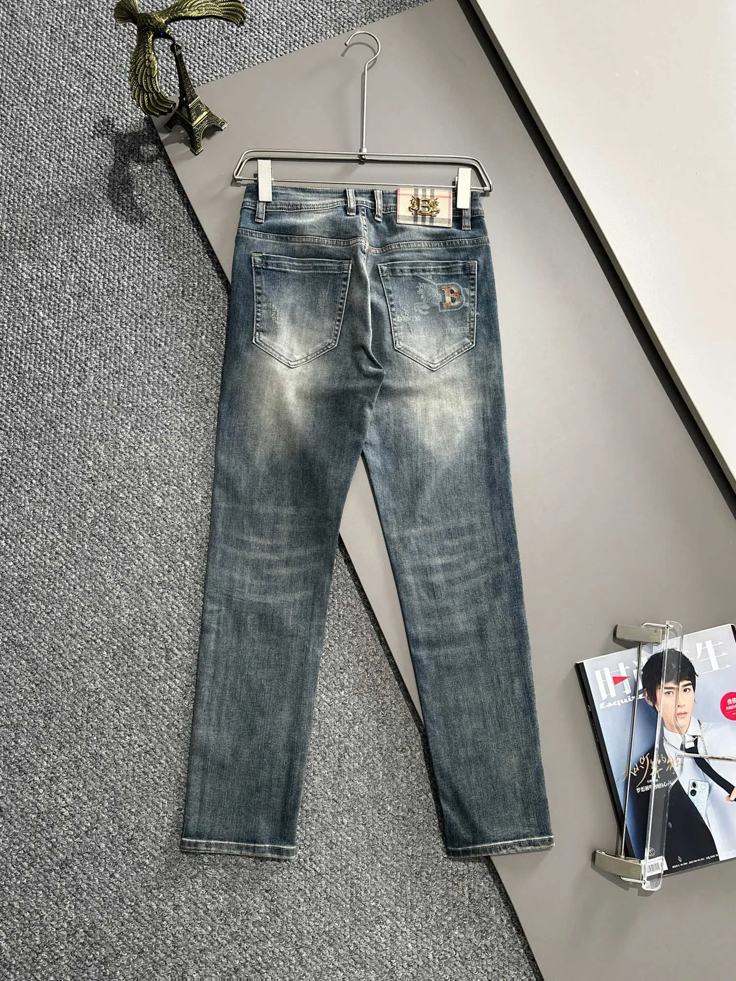 【BURBERRY   公式旗艦店】バーバリー  ジーパン  ご好評に付き再入荷！ 241220