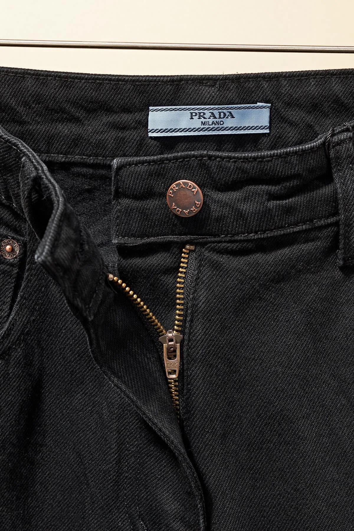 【PRADA  公式旗艦店】プラダ  ジーパン ご好評に付き再入荷！ 241220