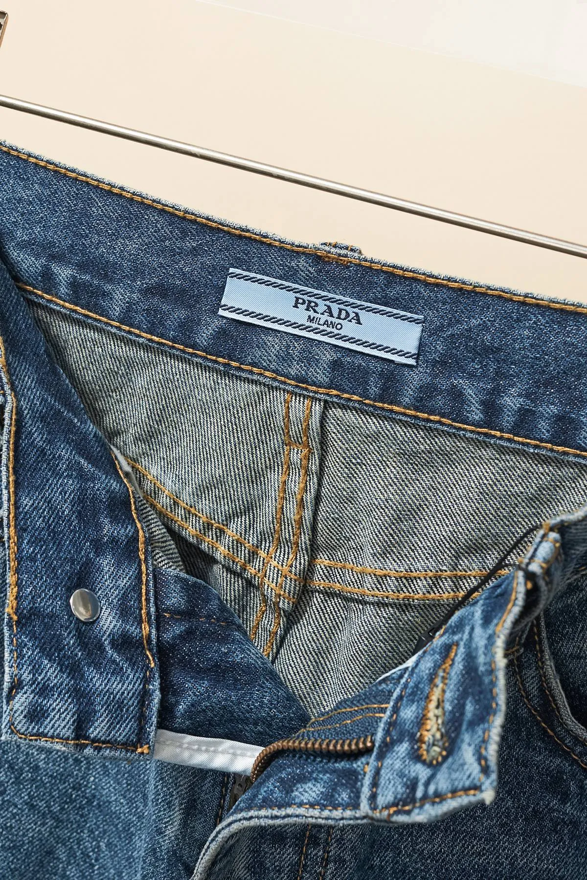 【PRADA  公式旗艦店】プラダ  ジーパン ご好評に付き再入荷！ 241220