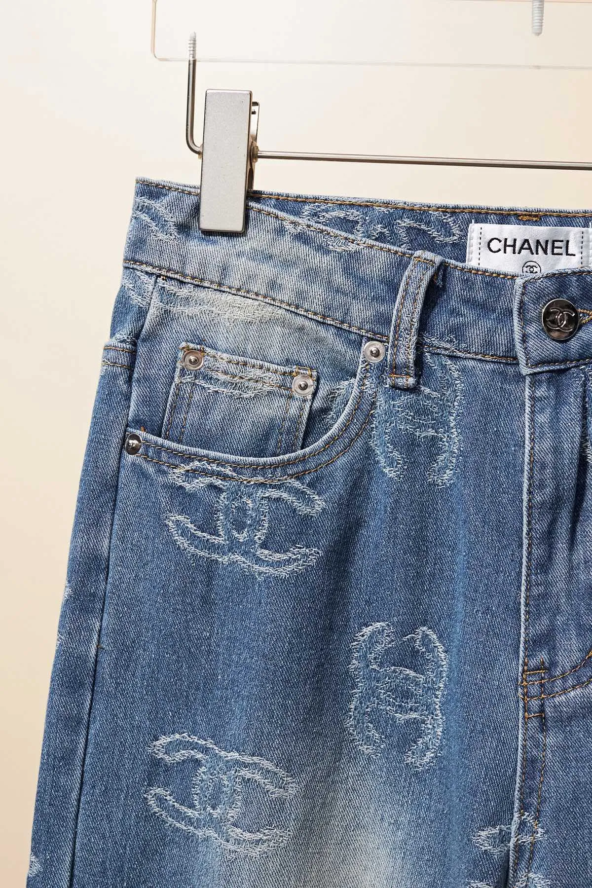 【CHANEL  公式旗艦店】シャネル    ジーパン  ご好評に付き再入荷！ 241220
