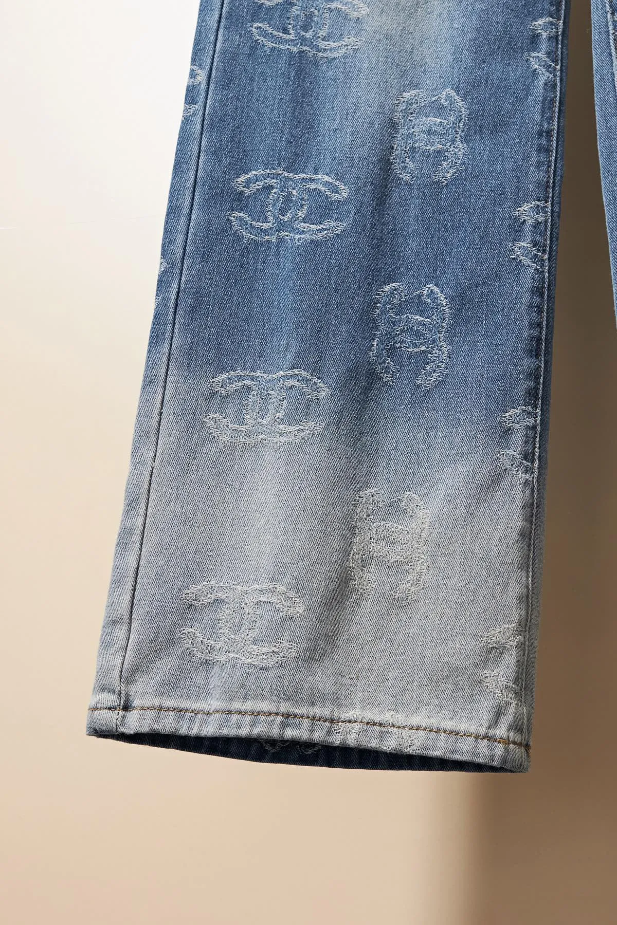 【CHANEL  公式旗艦店】シャネル    ジーパン  ご好評に付き再入荷！ 241220