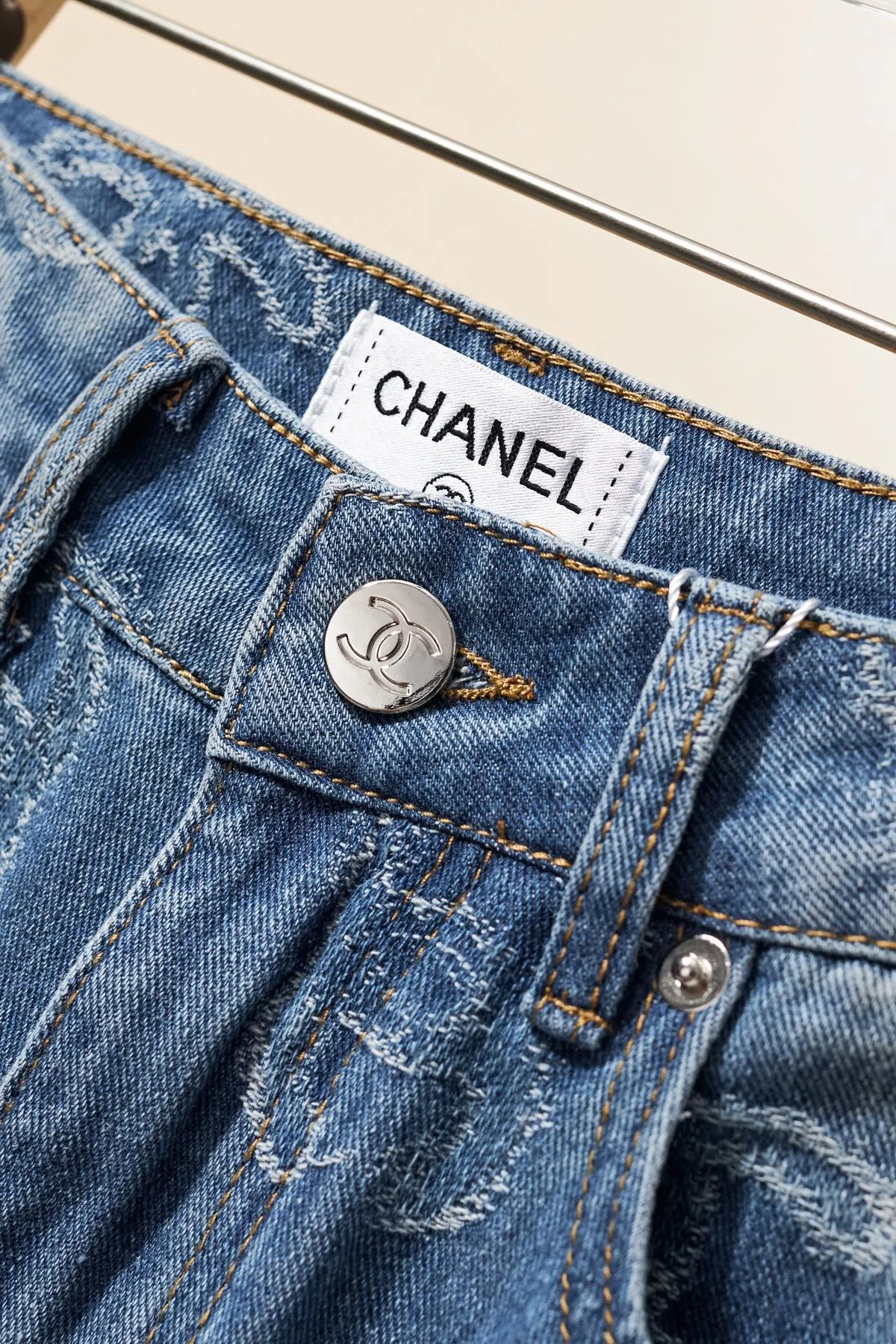 【CHANEL  公式旗艦店】シャネル    ジーパン  ご好評に付き再入荷！ 241220