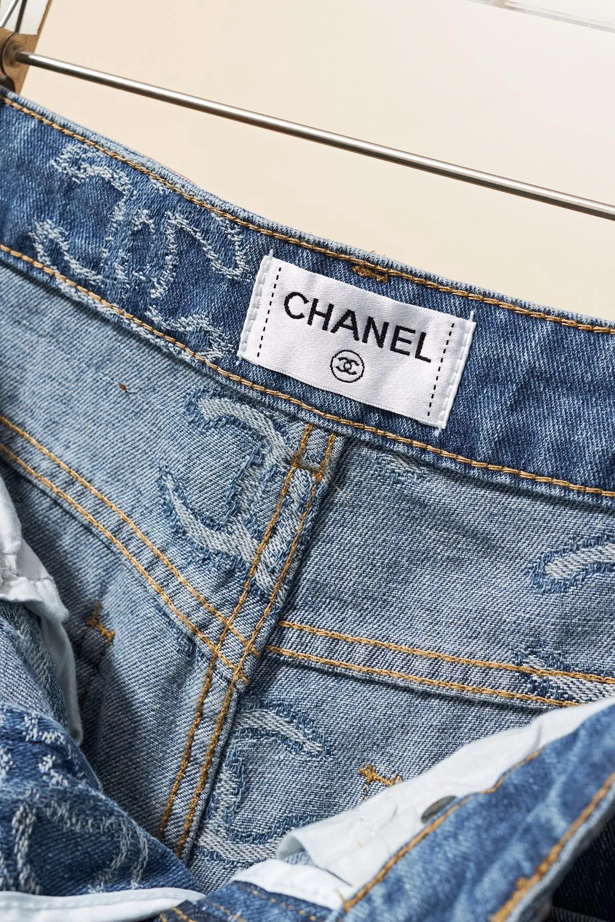 【CHANEL  公式旗艦店】シャネル    ジーパン  ご好評に付き再入荷！ 241220