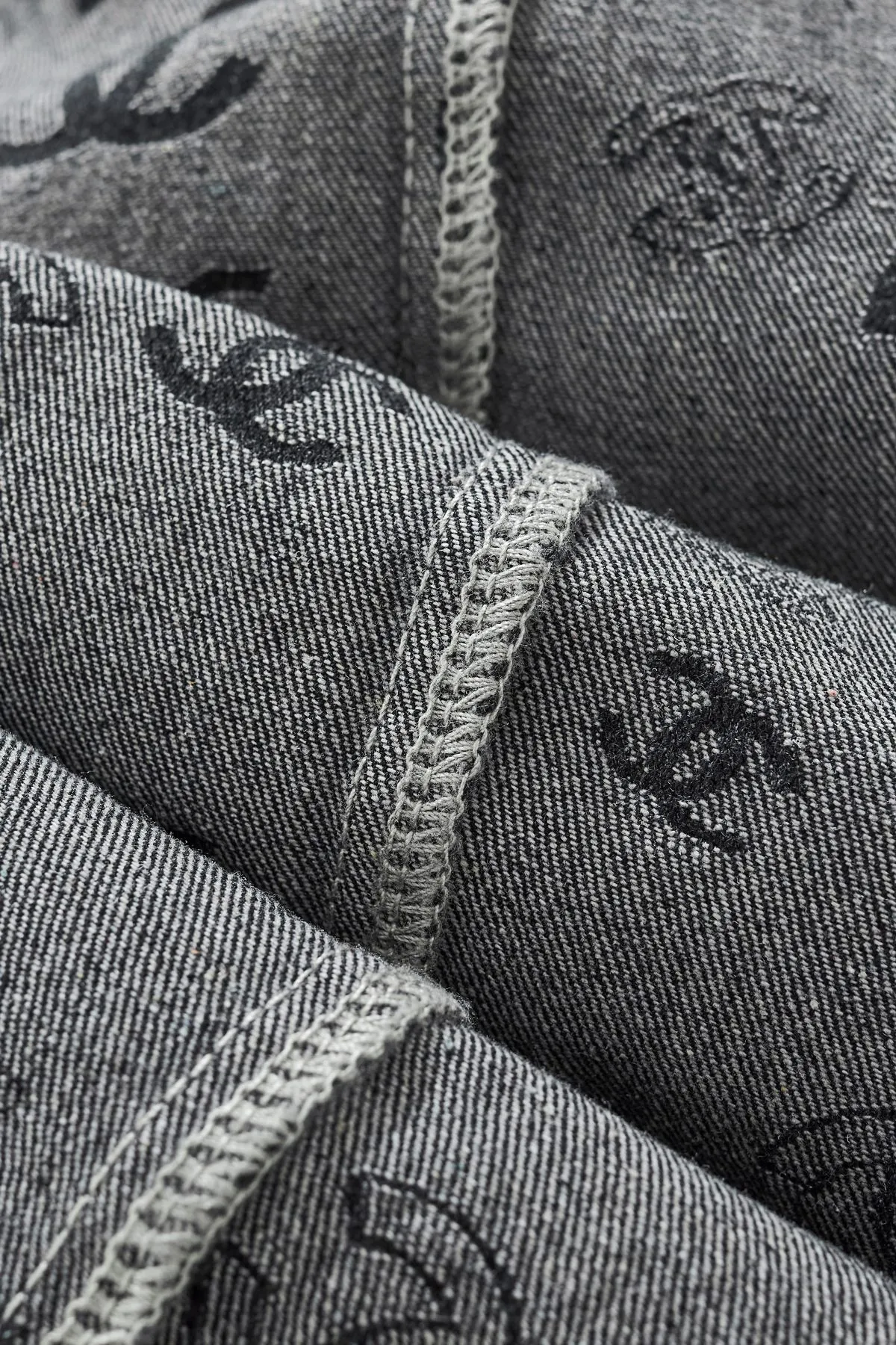 【CHANEL  公式旗艦店】シャネル    ジーパン  ご好評に付き再入荷！ 241220