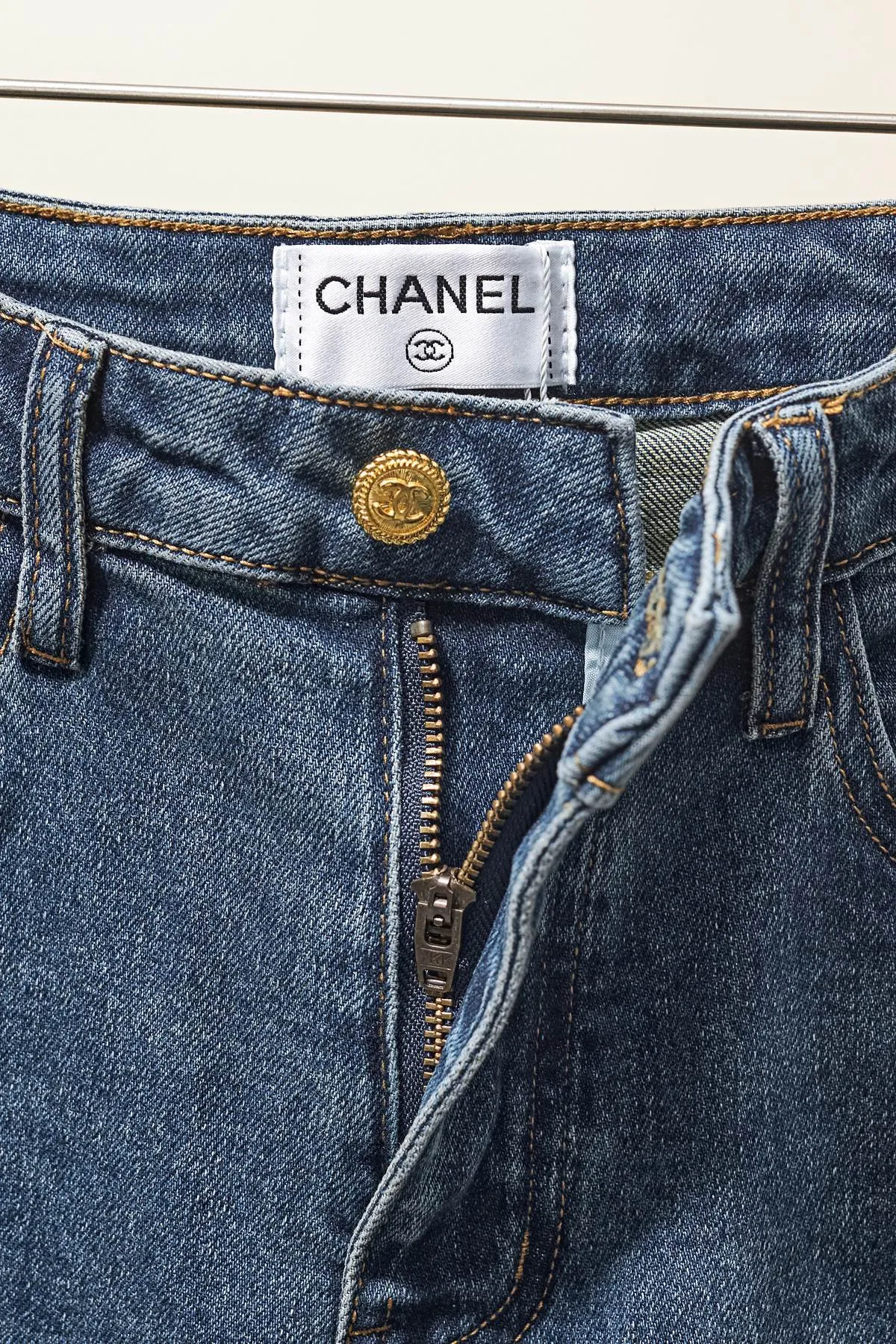 【CHANEL  公式旗艦店】シャネル    ジーパン  ご好評に付き再入荷！ 241220