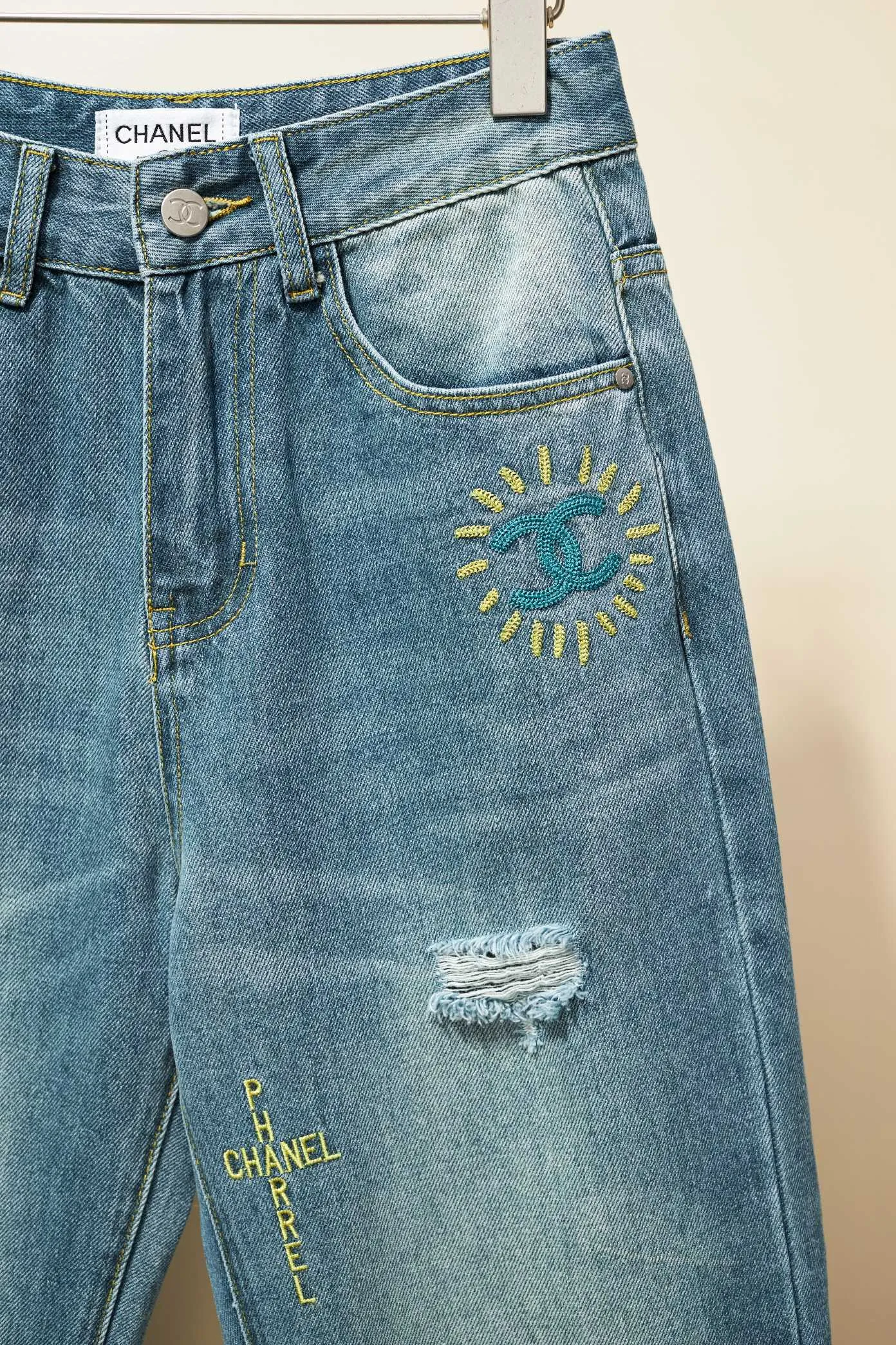 【CHANEL  公式旗艦店】シャネル    ジーパン  ご好評に付き再入荷！ 241218