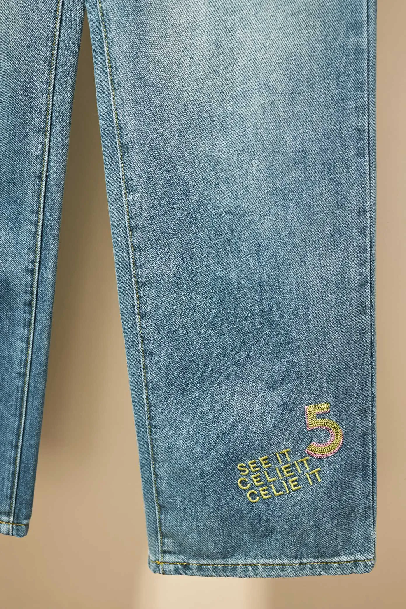 【CHANEL  公式旗艦店】シャネル    ジーパン  ご好評に付き再入荷！ 241218