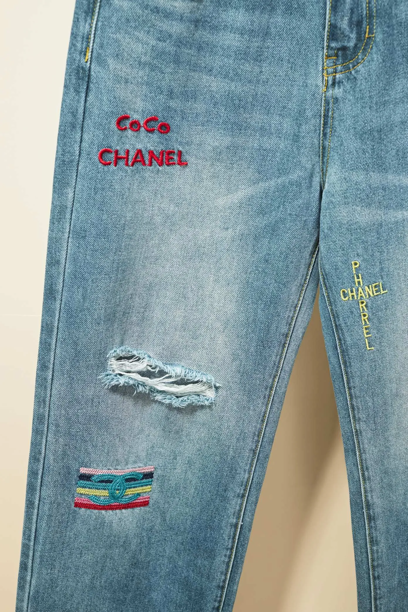 【CHANEL  公式旗艦店】シャネル    ジーパン  ご好評に付き再入荷！ 241218