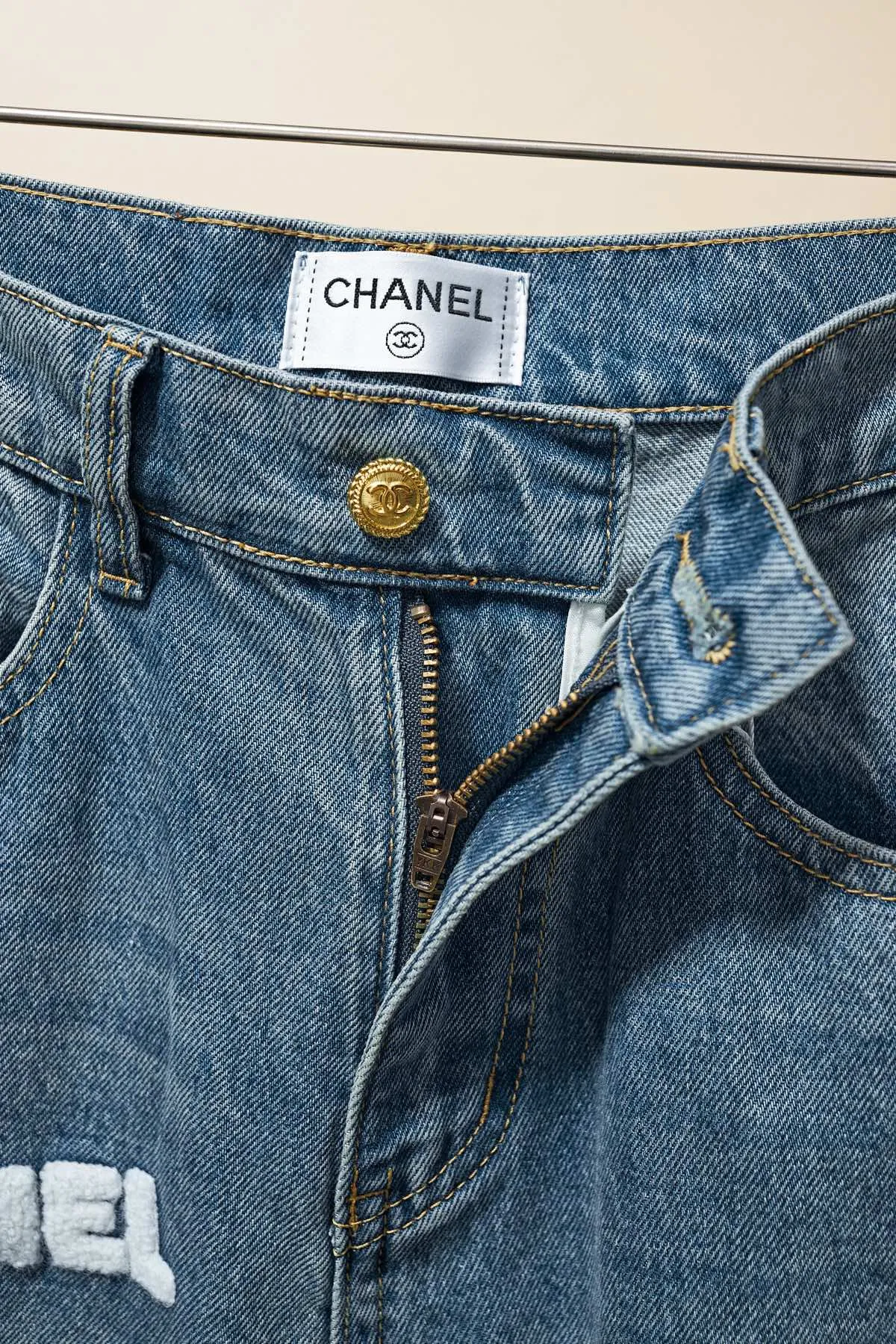 【CHANEL  公式旗艦店】シャネル    ジーパン  ご好評に付き再入荷！ 241218
