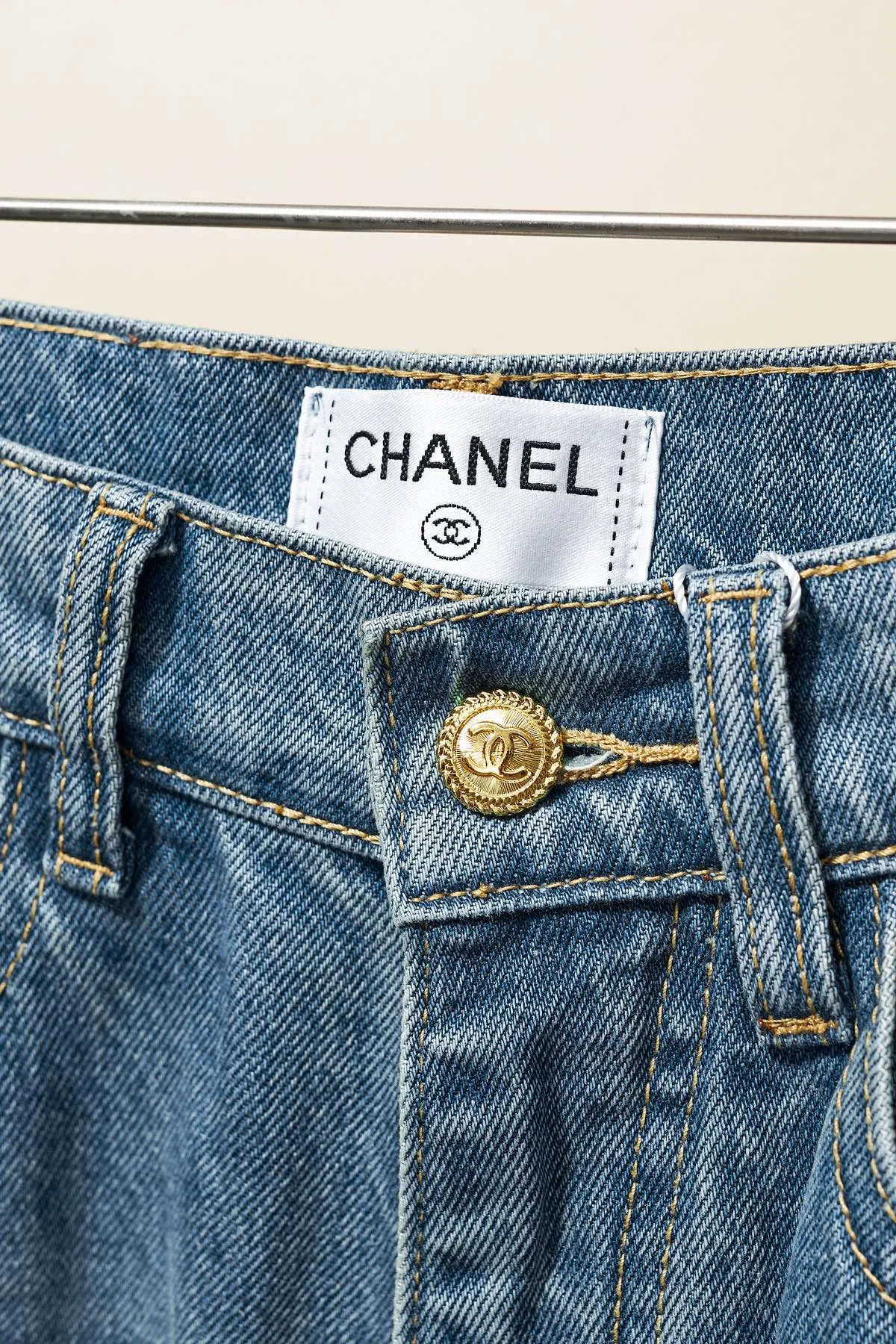 【CHANEL  公式旗艦店】シャネル    ジーパン  ご好評に付き再入荷！ 241218