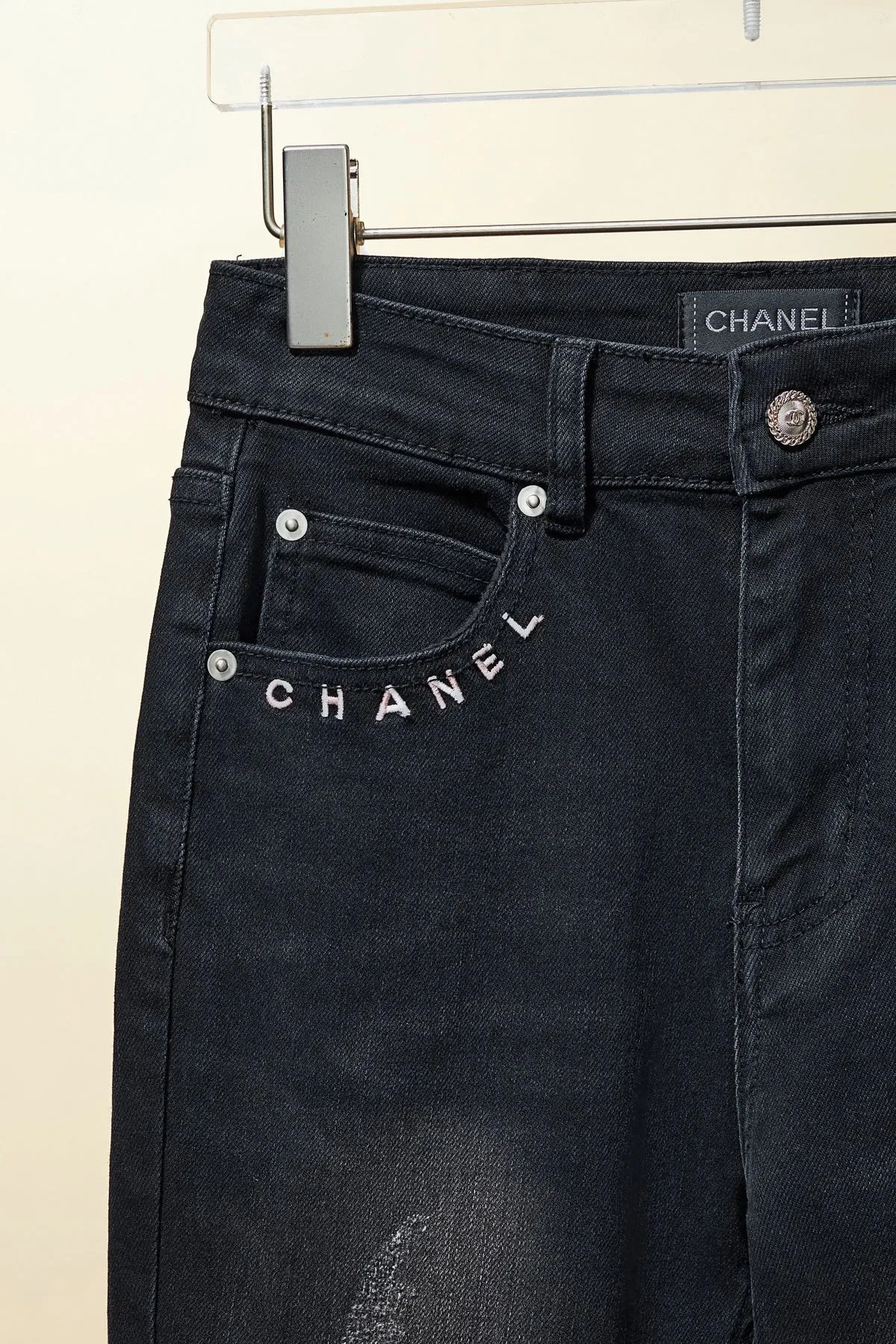 【CHANEL  公式旗艦店】シャネル    ジーパン  ご好評に付き再入荷！ 241218