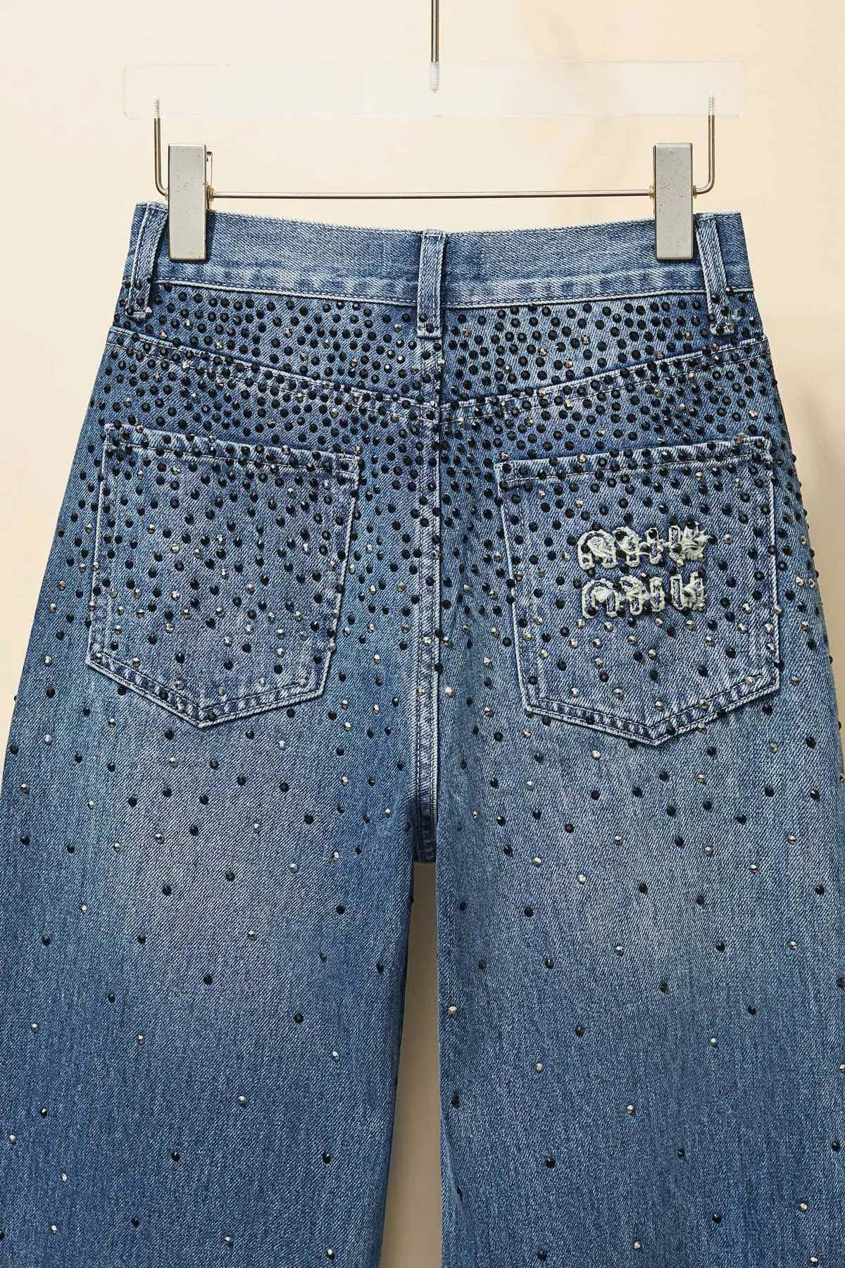 【Miumiu  公式旗艦店】ミュウミュウ  ジーパン  ご好評に付き再入荷！ 241219