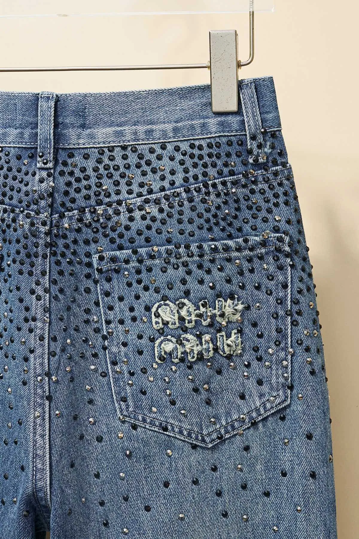 【Miumiu  公式旗艦店】ミュウミュウ  ジーパン  ご好評に付き再入荷！ 241219