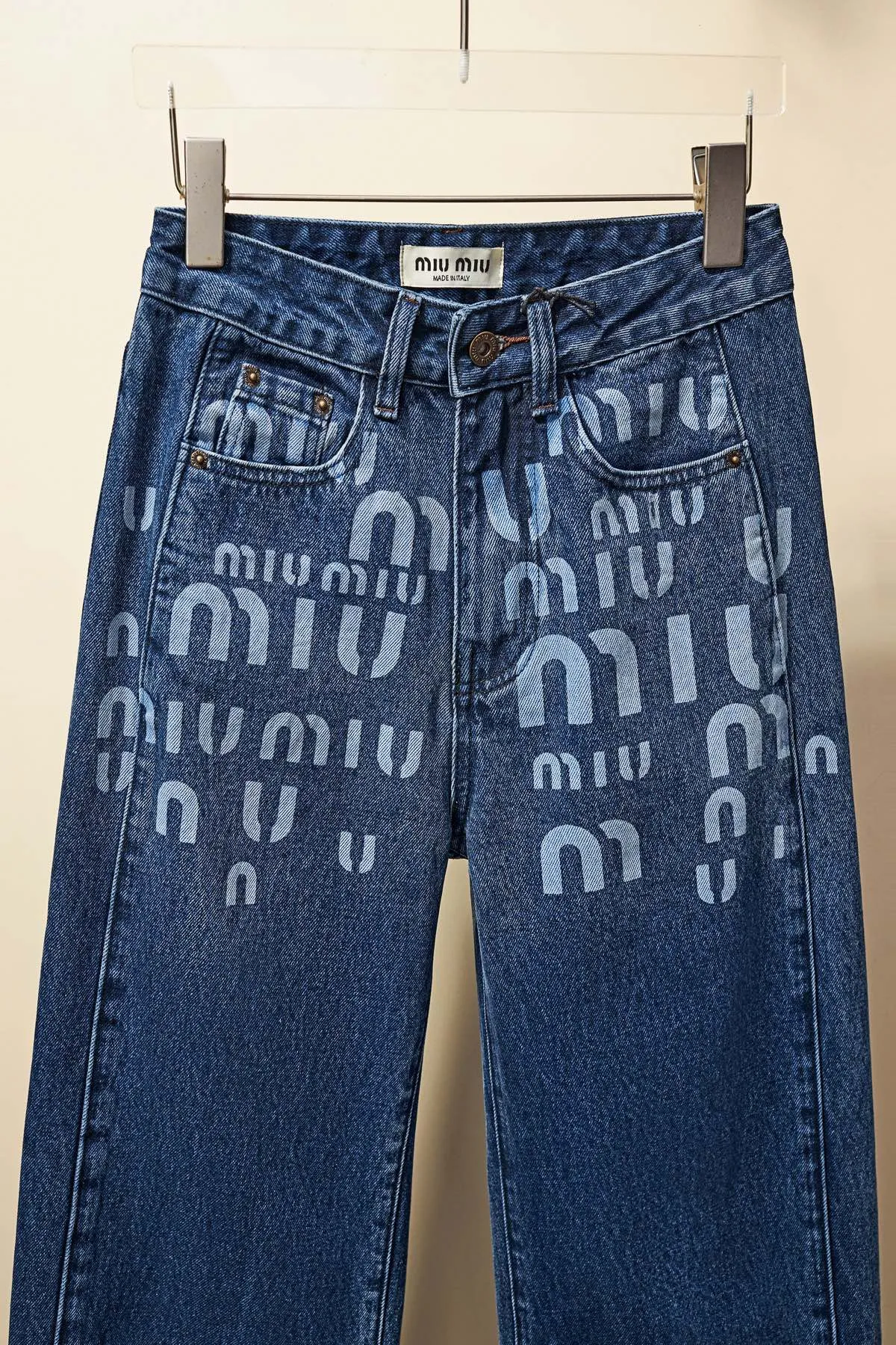 【Miumiu  公式旗艦店】ミュウミュウ  ジーパン  ご好評に付き再入荷！ 241219