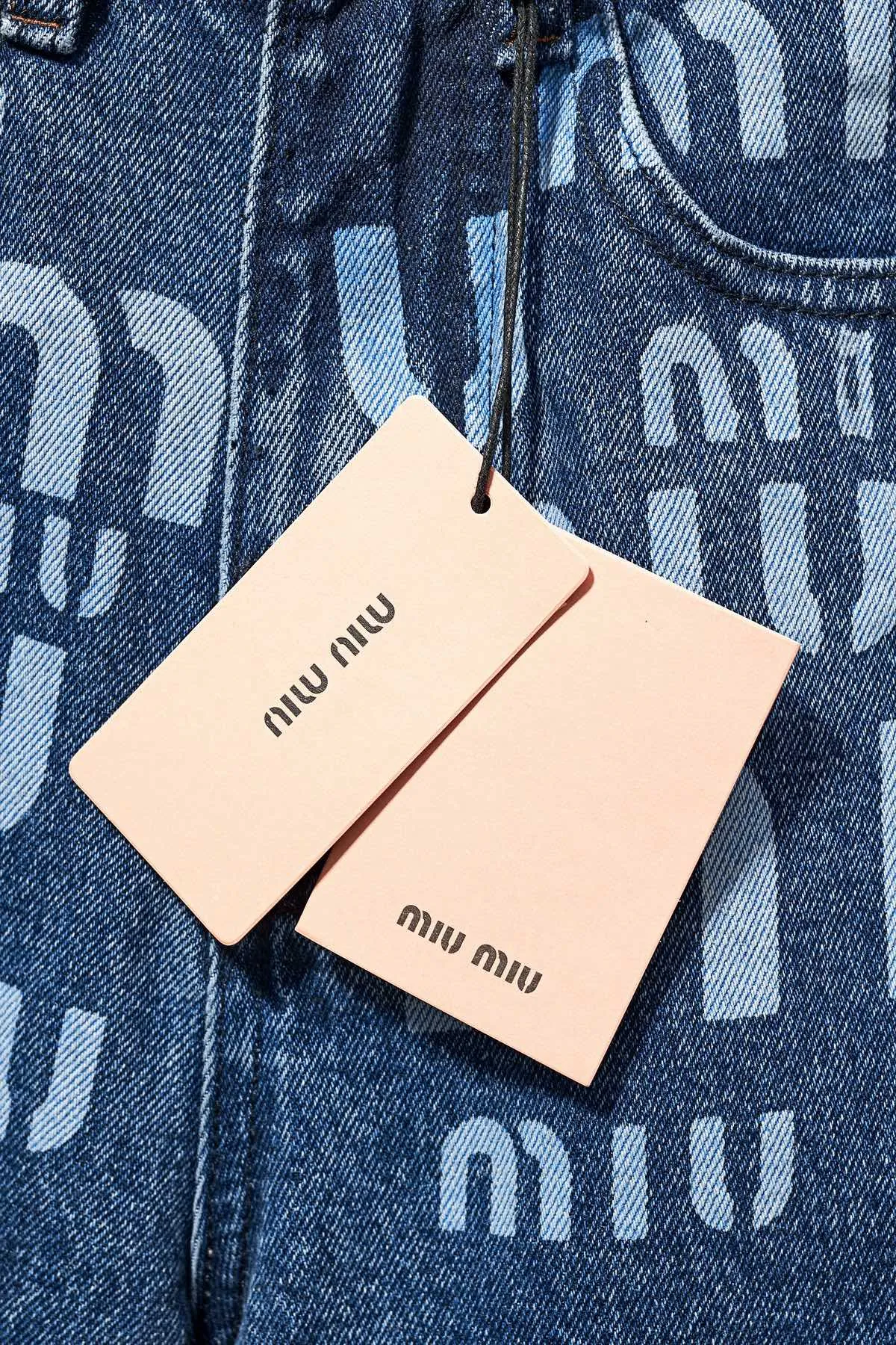 【Miumiu  公式旗艦店】ミュウミュウ  ジーパン  ご好評に付き再入荷！ 241219
