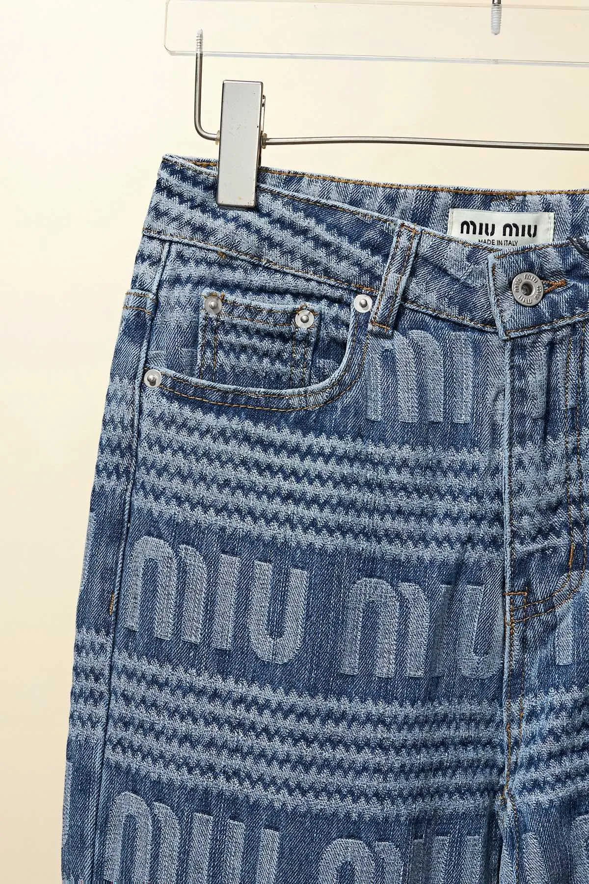 【Miumiu  公式旗艦店】ミュウミュウ  ジーパン  ご好評に付き再入荷！ 241219