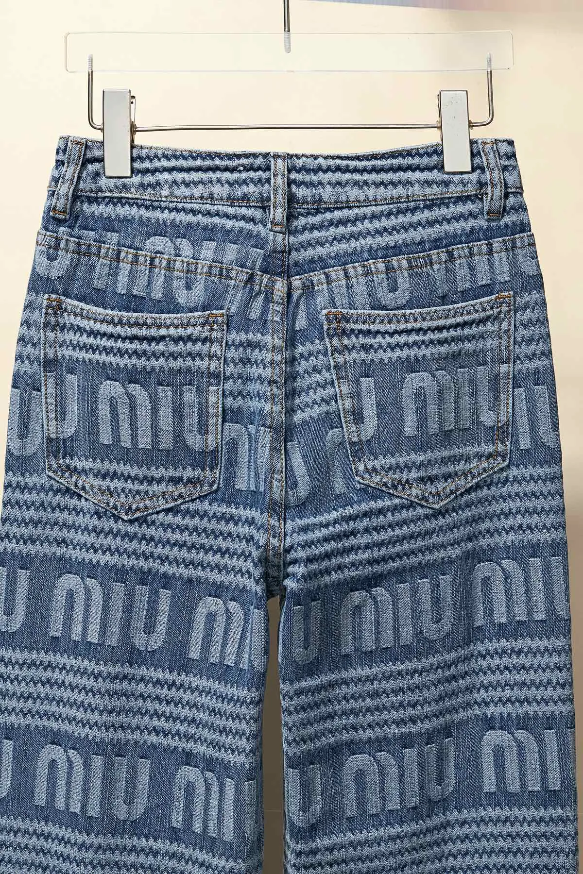 【Miumiu  公式旗艦店】ミュウミュウ  ジーパン  ご好評に付き再入荷！ 241219