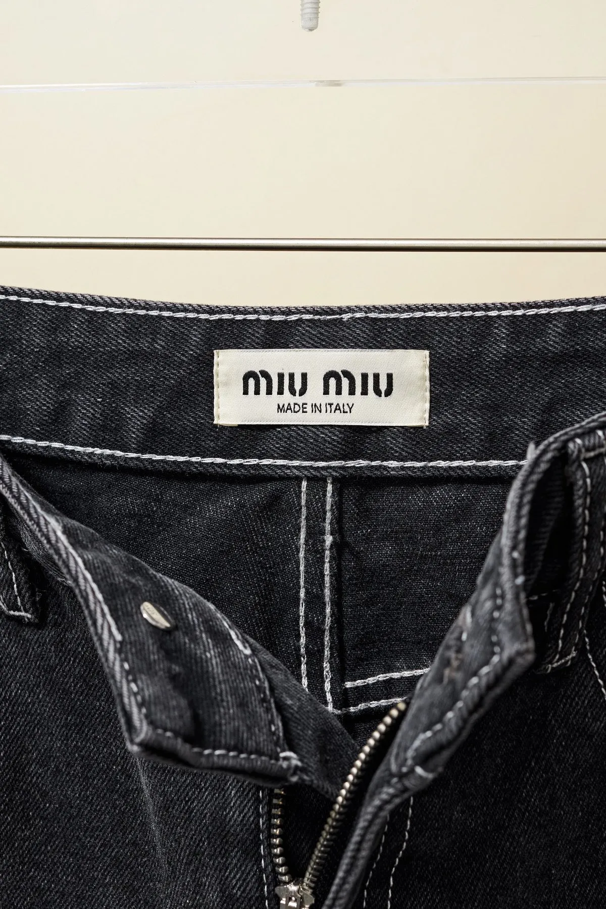 【Miumiu  公式旗艦店】ミュウミュウ  ジーパン  ご好評に付き再入荷！ 241219