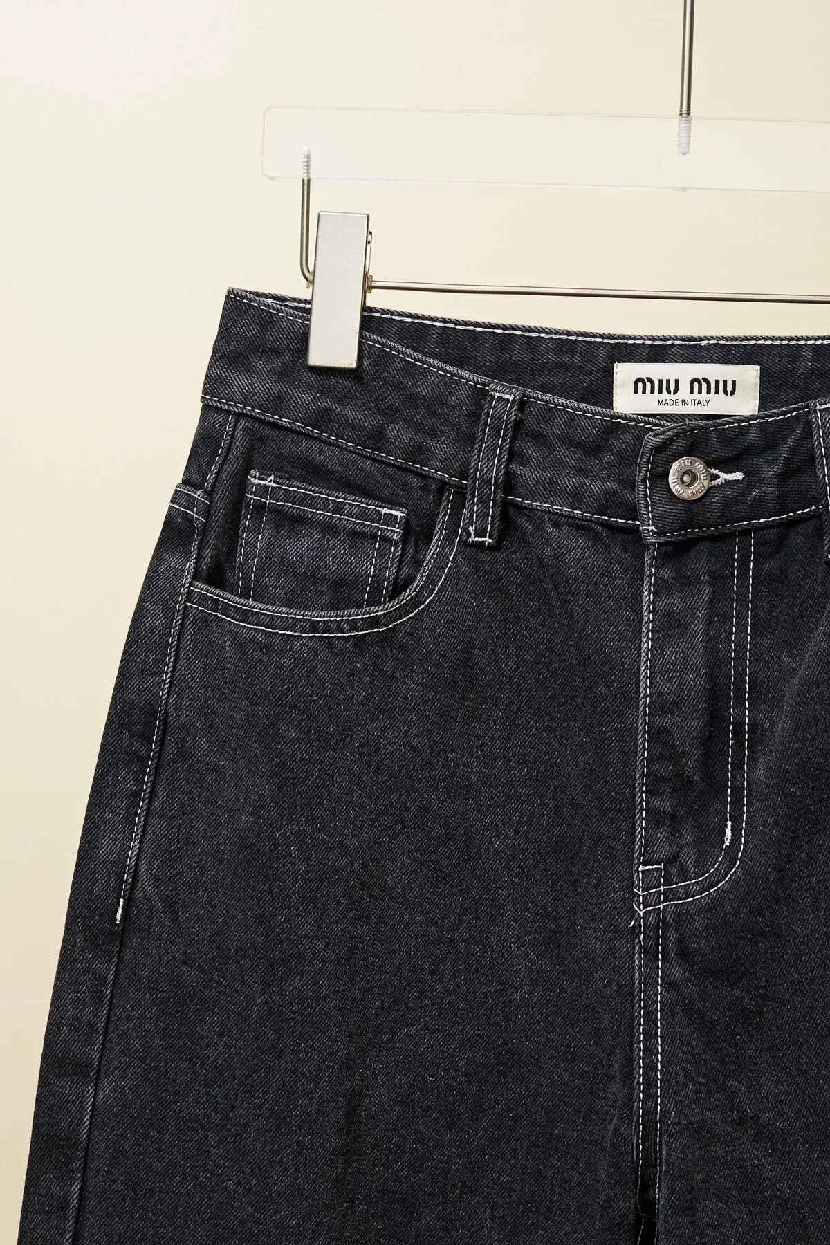 【Miumiu  公式旗艦店】ミュウミュウ  ジーパン  ご好評に付き再入荷！ 241219