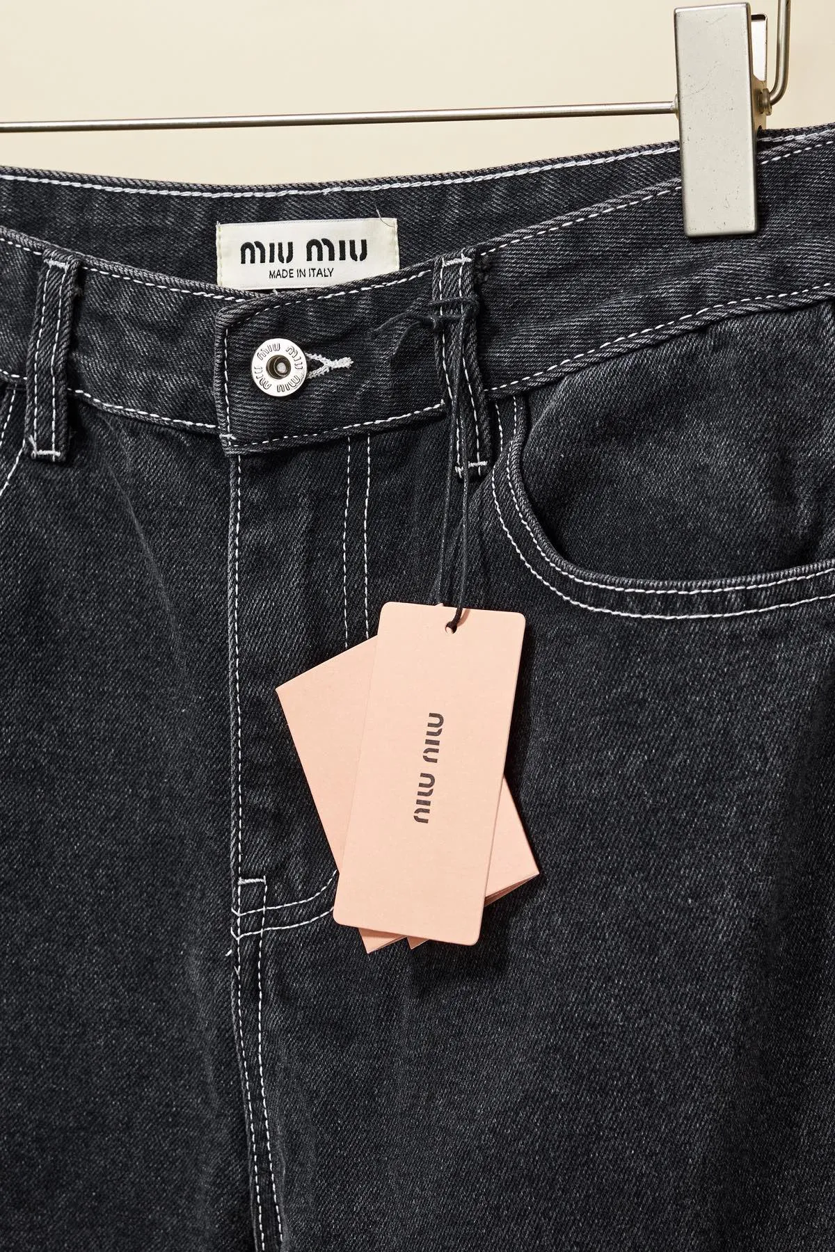 【Miumiu  公式旗艦店】ミュウミュウ  ジーパン  ご好評に付き再入荷！ 241219
