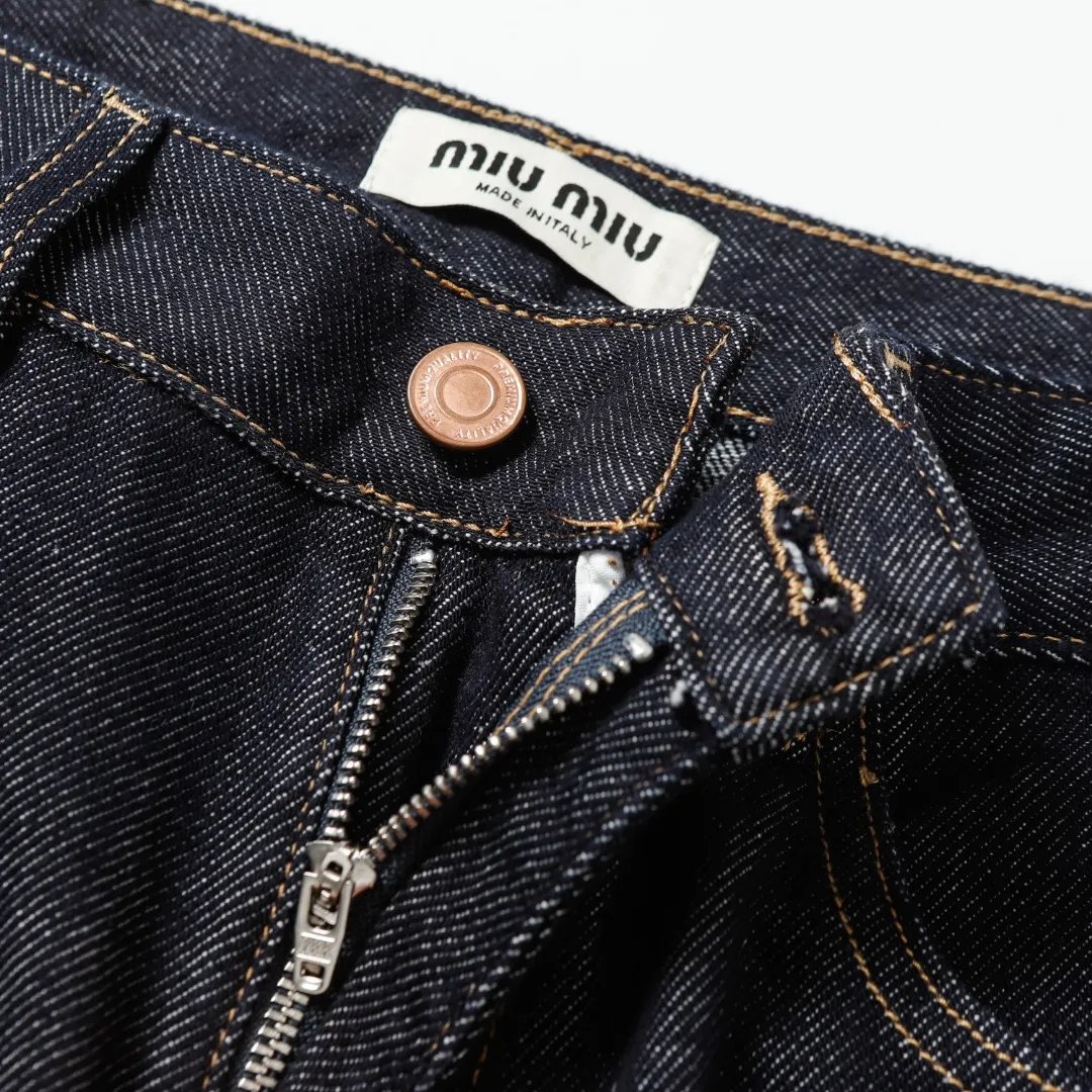【Miumiu  公式旗艦店】ミュウミュウ  ジーパン  ご好評に付き再入荷！ 241219