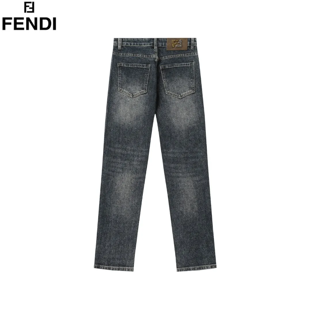 【FENDI 公式旗艦店】フェンディ  ジーパン  ご好評に付き再入荷！ 241220