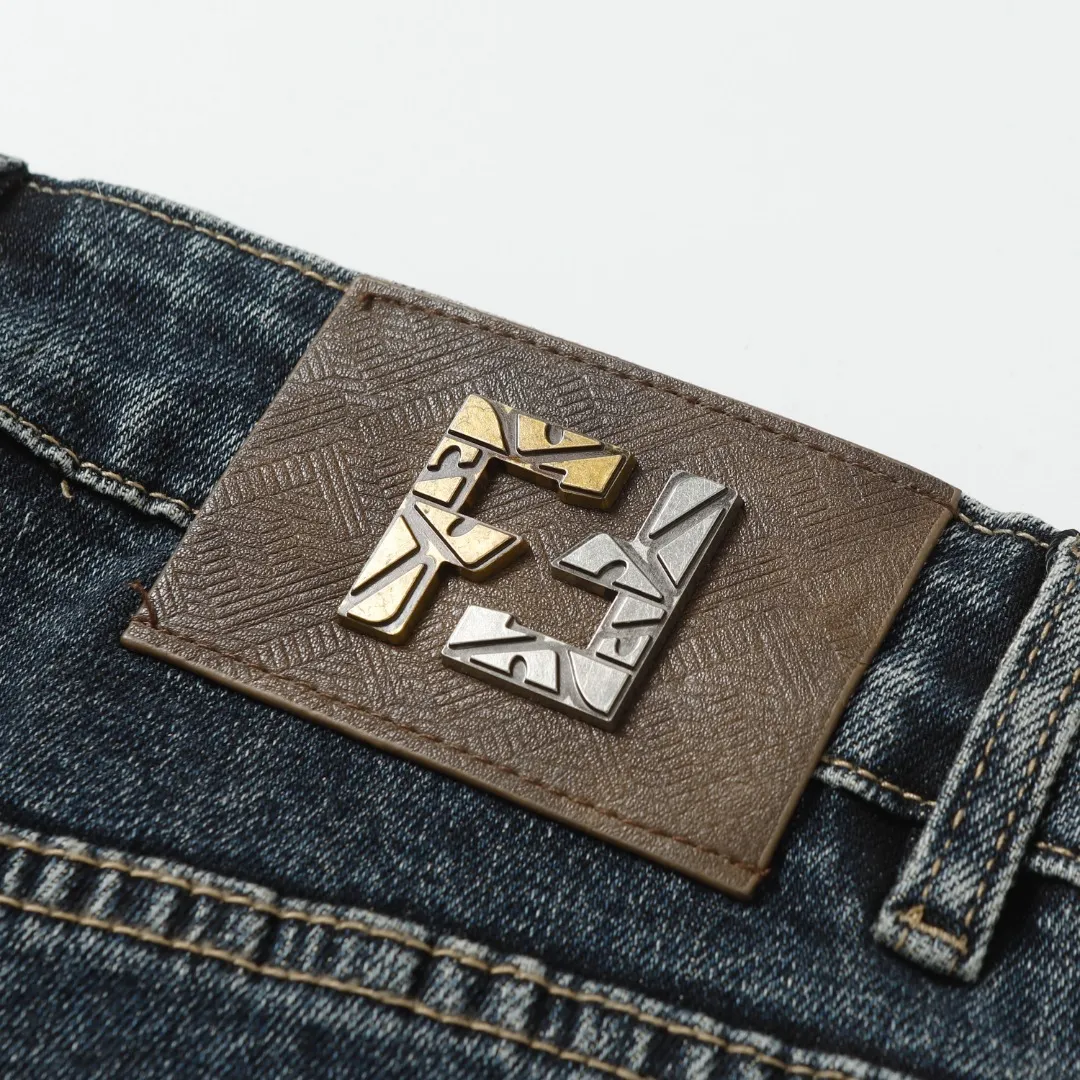 【FENDI 公式旗艦店】フェンディ  ジーパン  ご好評に付き再入荷！ 241220