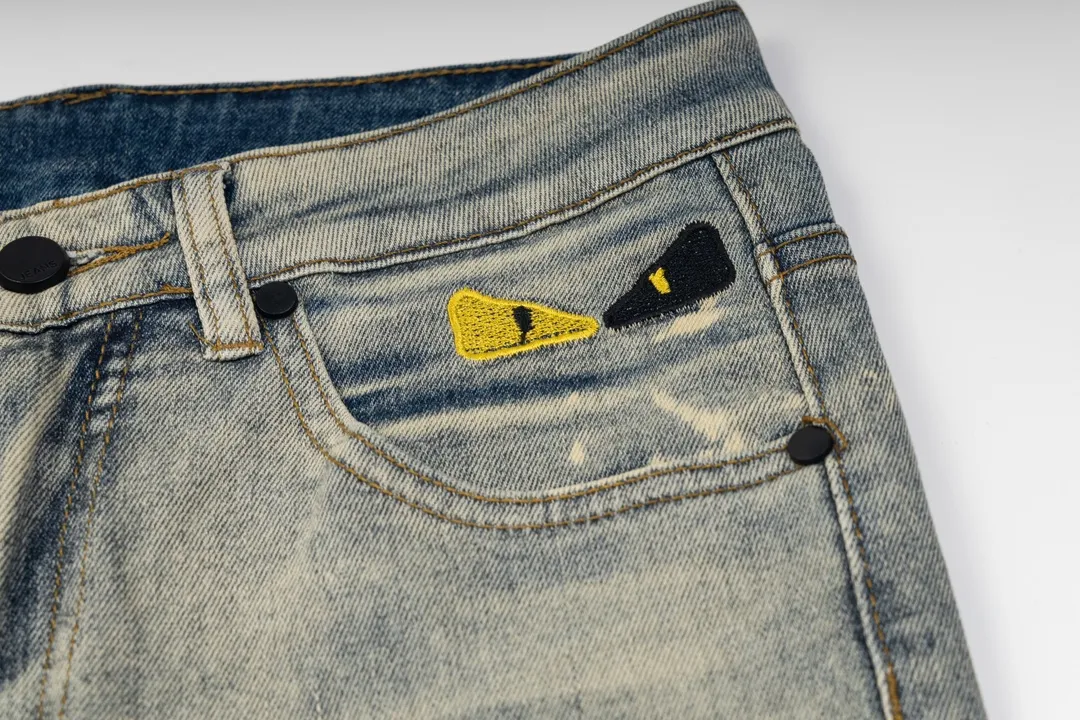 【FENDI 公式旗艦店】フェンディ  ジーパン  ご好評に付き再入荷！ 241220
