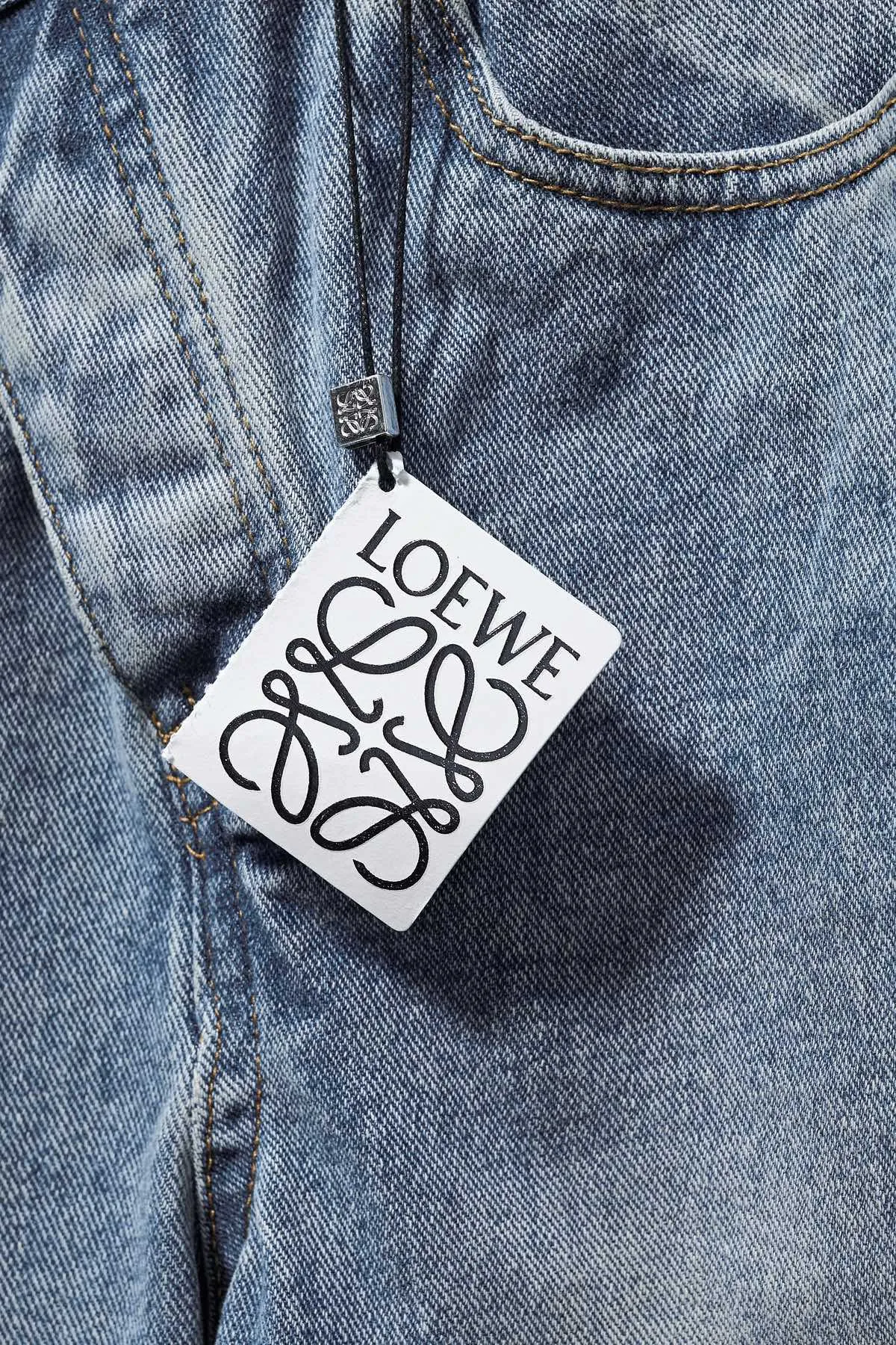 【LOEWE  公式旗艦店】 ロエベ  ジーパン  ご好評に付き再入荷！ 241219