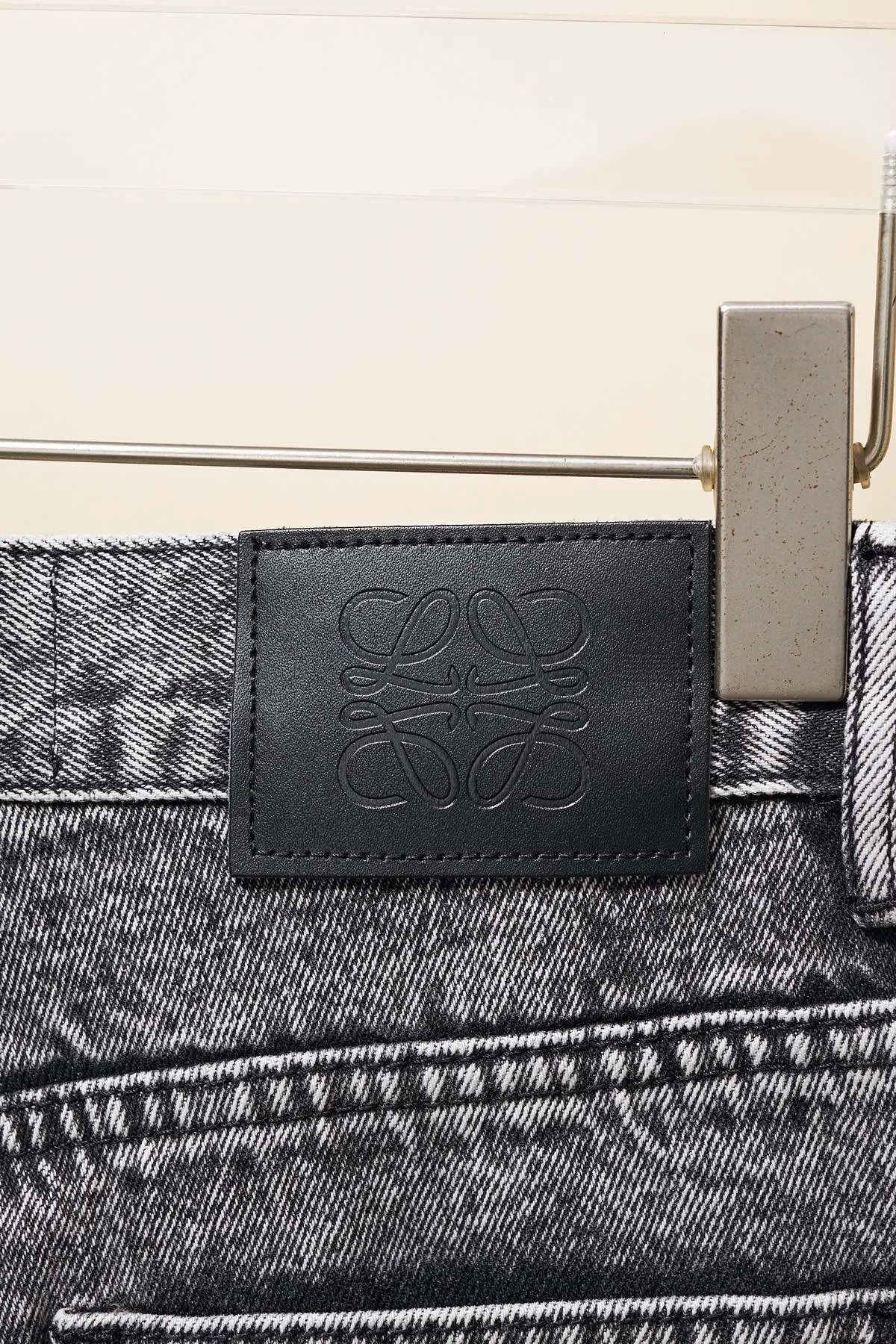 【LOEWE  公式旗艦店】 ロエベ  ジーパン  ご好評に付き再入荷！ 241219