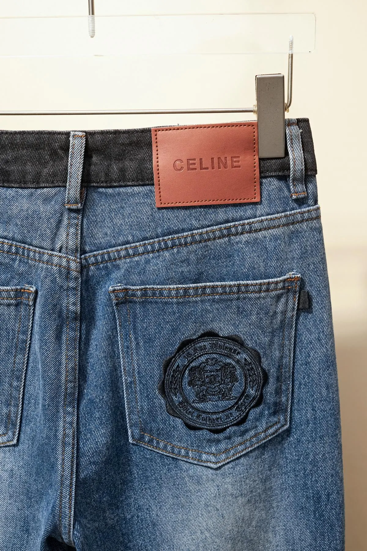 【CELINE  公式旗艦店】セリーヌ  ジーパン  ご好評に付き再入荷！ 241219