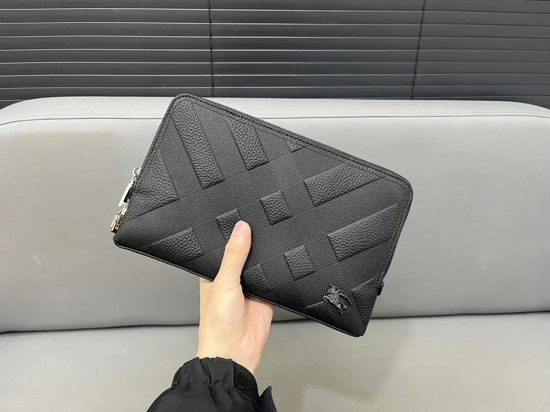 【BURBERRY 公式旗艦店】バーバリー クラッチバッグ  当日出荷 好評に付き再入荷！26*16CM