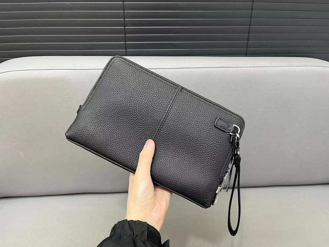 【BURBERRY 公式旗艦店】バーバリー クラッチバッグ  当日出荷 好評に付き再入荷！26*16CM