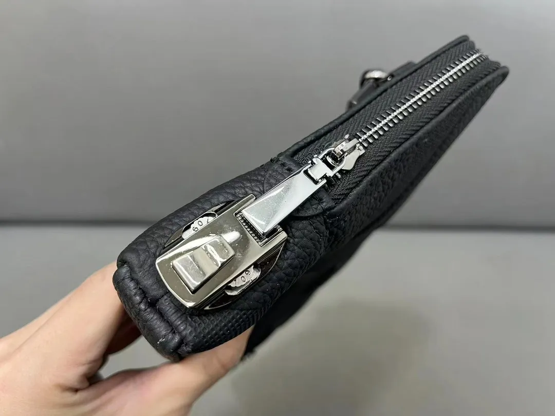 【BURBERRY 公式旗艦店】バーバリー クラッチバッグ  当日出荷 好評に付き再入荷！26*16CM