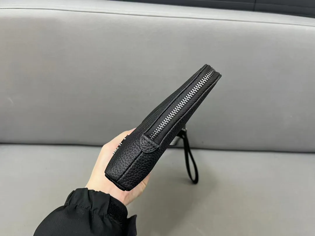 【BURBERRY 公式旗艦店】バーバリー クラッチバッグ  当日出荷 好評に付き再入荷！26*16CM
