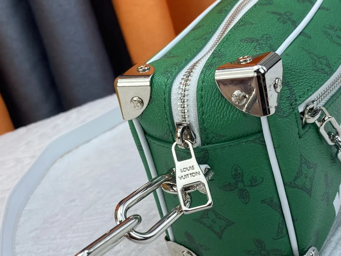 【LOUIS VUITTON 公式旗艦店】ルイヴィトン  斜めがけバッグ当日出荷 好評に付き再入荷！18.5*13*8CM