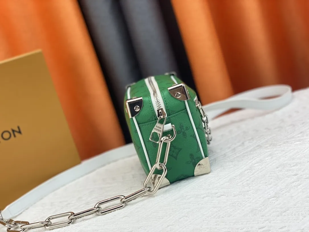 【LOUIS VUITTON 公式旗艦店】ルイヴィトン  斜めがけバッグ当日出荷 好評に付き再入荷！18.5*13*8CM