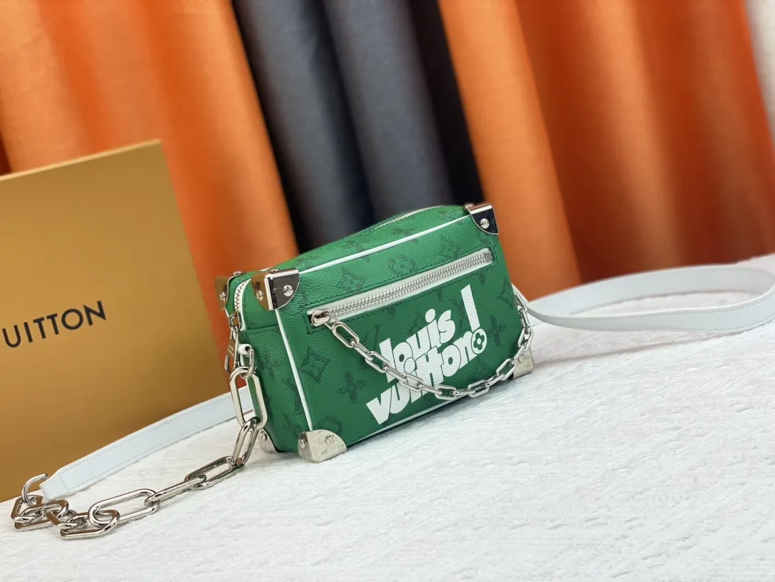 【LOUIS VUITTON 公式旗艦店】ルイヴィトン  斜めがけバッグ当日出荷 好評に付き再入荷！18.5*13*8CM