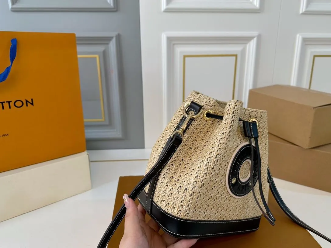【LOUIS VUITTON 公式旗艦店】ルイヴィトン  斜めがけバッグ 当日出荷 好評に付き再入荷！20*21CM  1240722