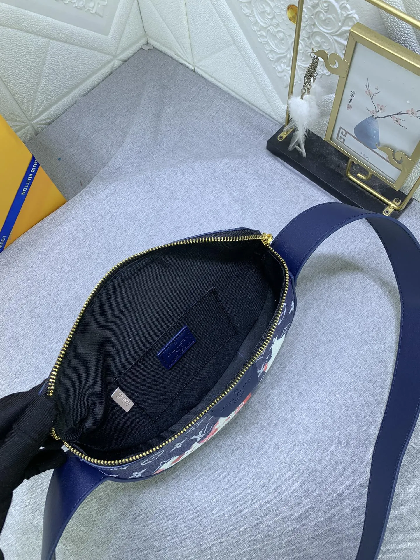【LOUIS VUITTON 公式旗艦店】ルイヴィトン  斜めがけバッグ当日出荷 好評に付き再入荷！24.5*16*4.5CM