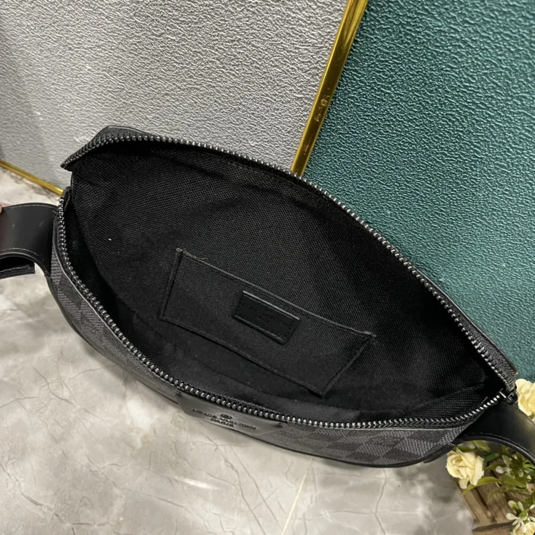 【LOUIS VUITTON  公式旗艦店】ルイヴィトン    斜めがけバッグ  当日出荷 好評に付き再入荷！24.5*16*4.5CM