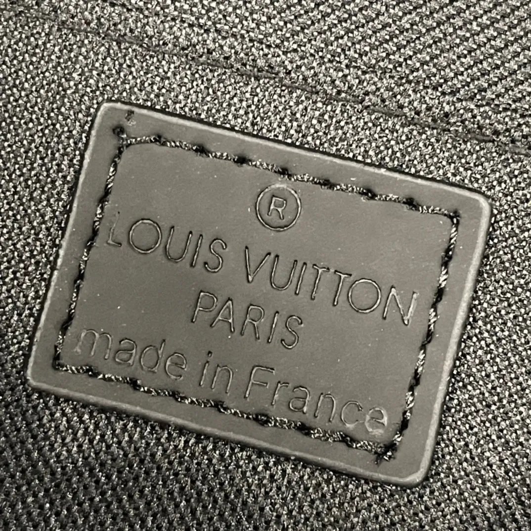 【LOUIS VUITTON  公式旗艦店】ルイヴィトン    斜めがけバッグ  当日出荷 好評に付き再入荷！24.5*16*4.5CM