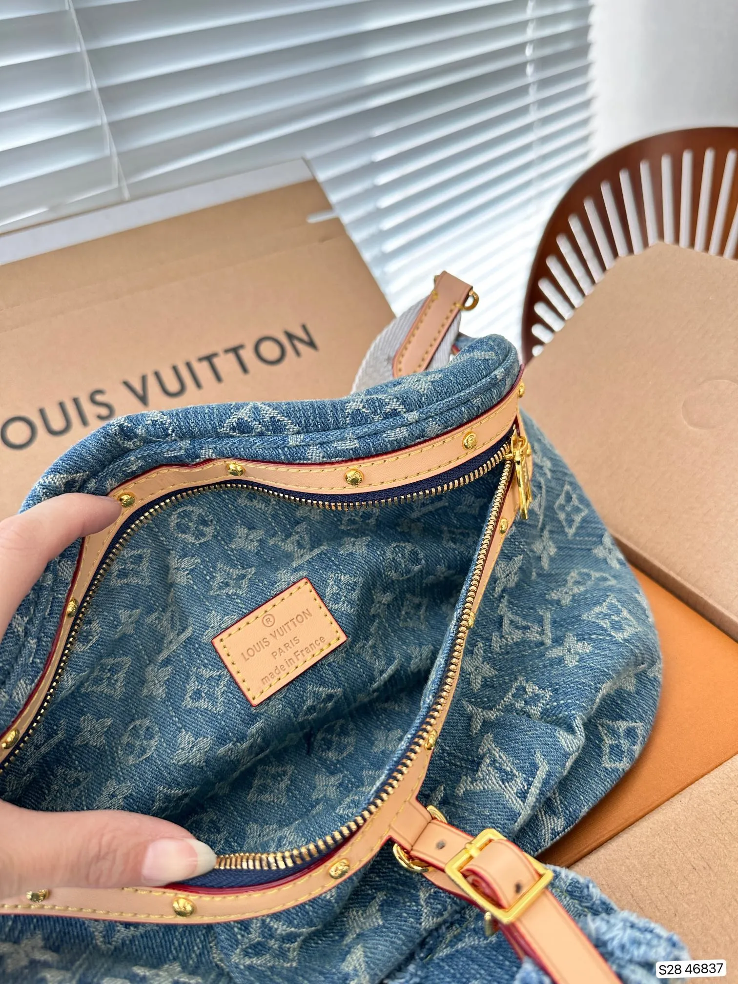 【LOUIS VUITTON  公式旗艦店】ルイヴィトン    ウエストポーチ  当日出荷 好評に付き再入荷！42*19CM